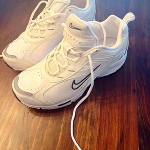 Nike Air Impel leather Men’s athletic shoes. New in box. Size 9, 4E wide